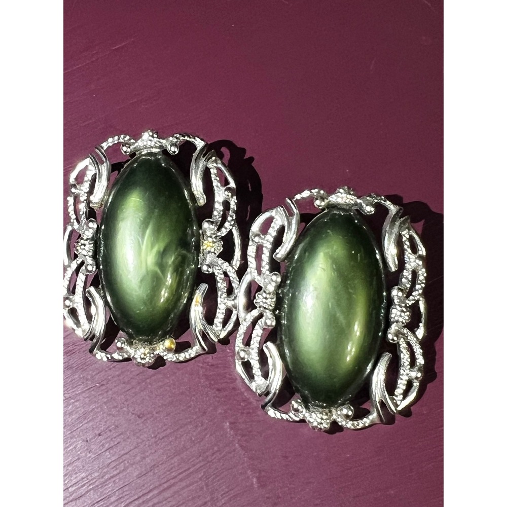 Vintage Sarah Coventry Carousel Green Cabochon Silver Tone Clip On Earrings